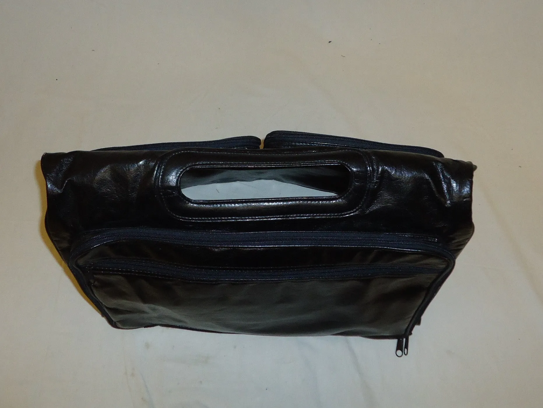 American Homeware Briefcase Hanging Pockets 18in x 13in x 2 1/2in Black Leather -- Used