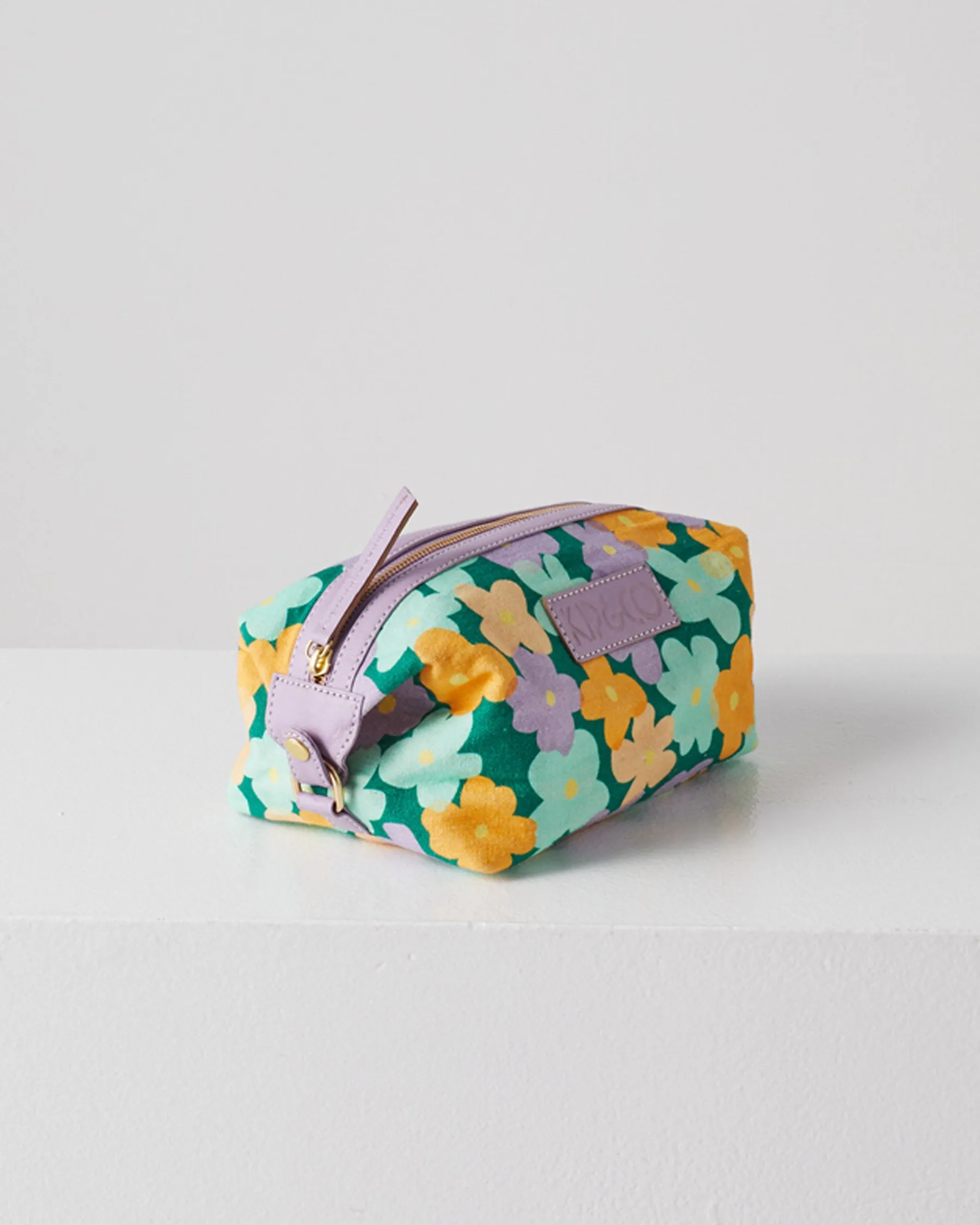 Bush Daisy Toiletry Bag