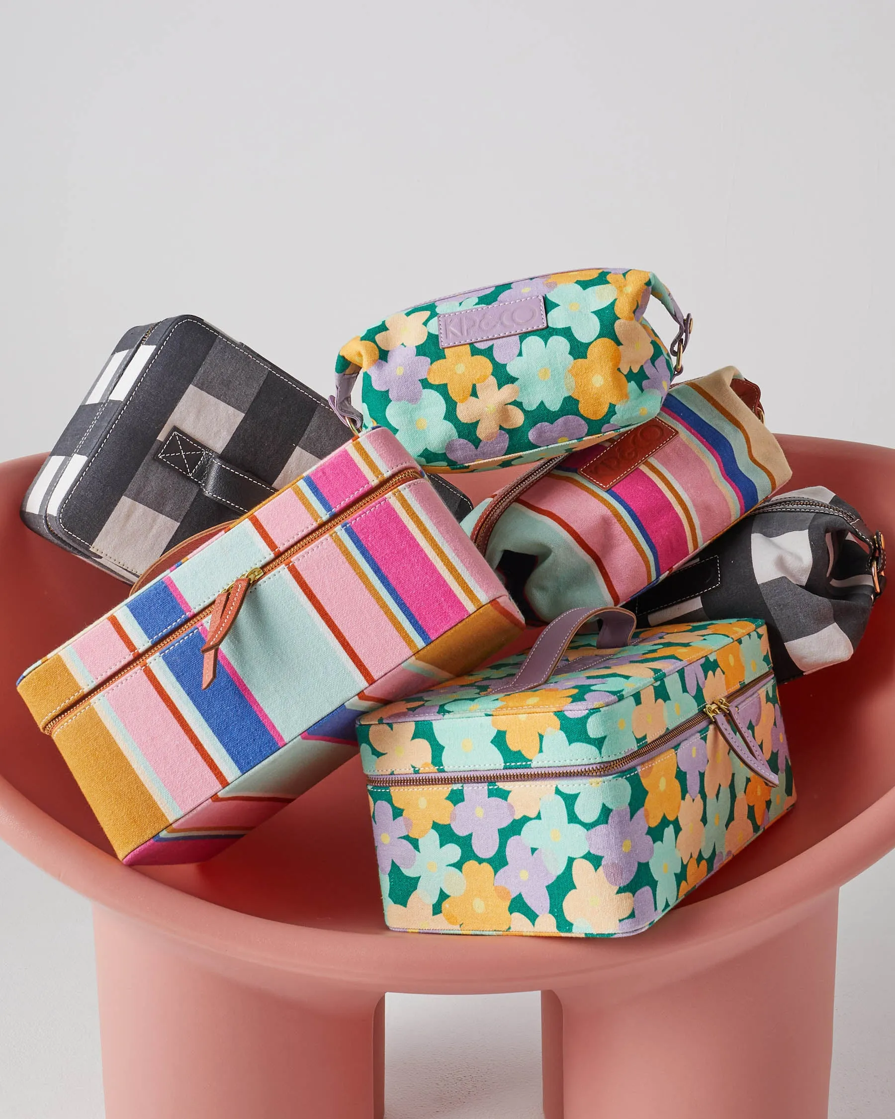 Bush Daisy Toiletry Bag