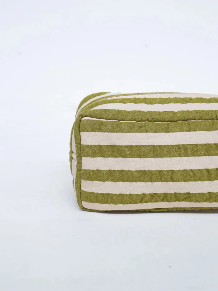 Seersucker Stripe Dopp Kit