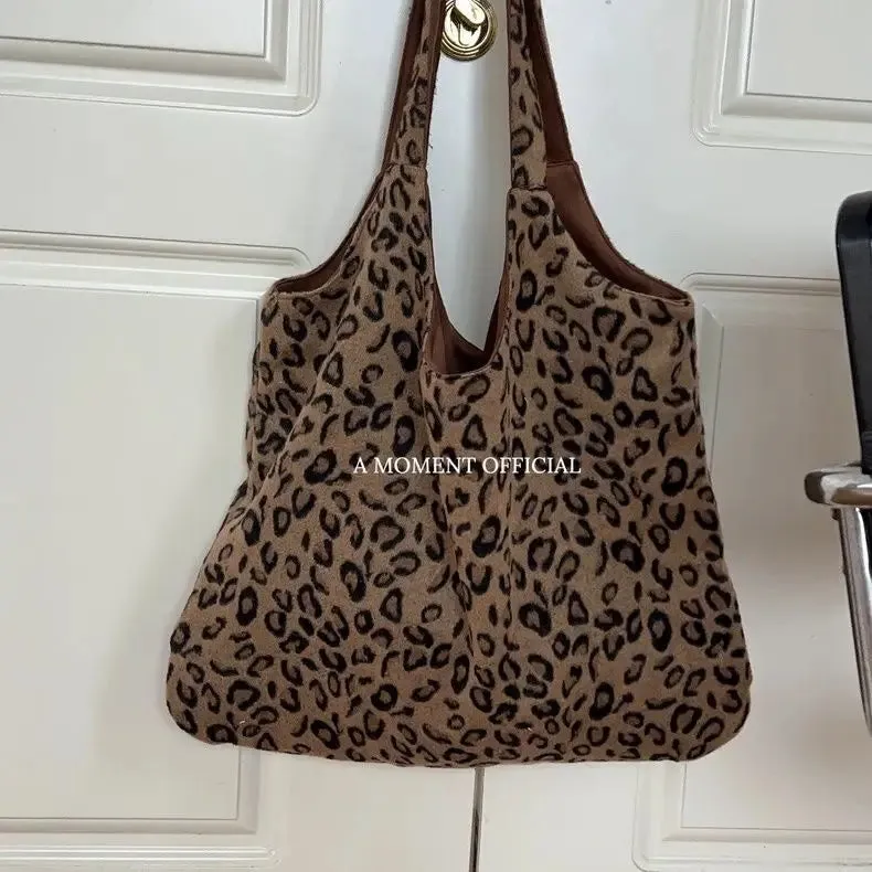 TAVIMART  -  Small Retro Leopard Pattern Corduroy One Shoulder Large Capacity Tote Lightweight Travel Double Sided Versatile Bags